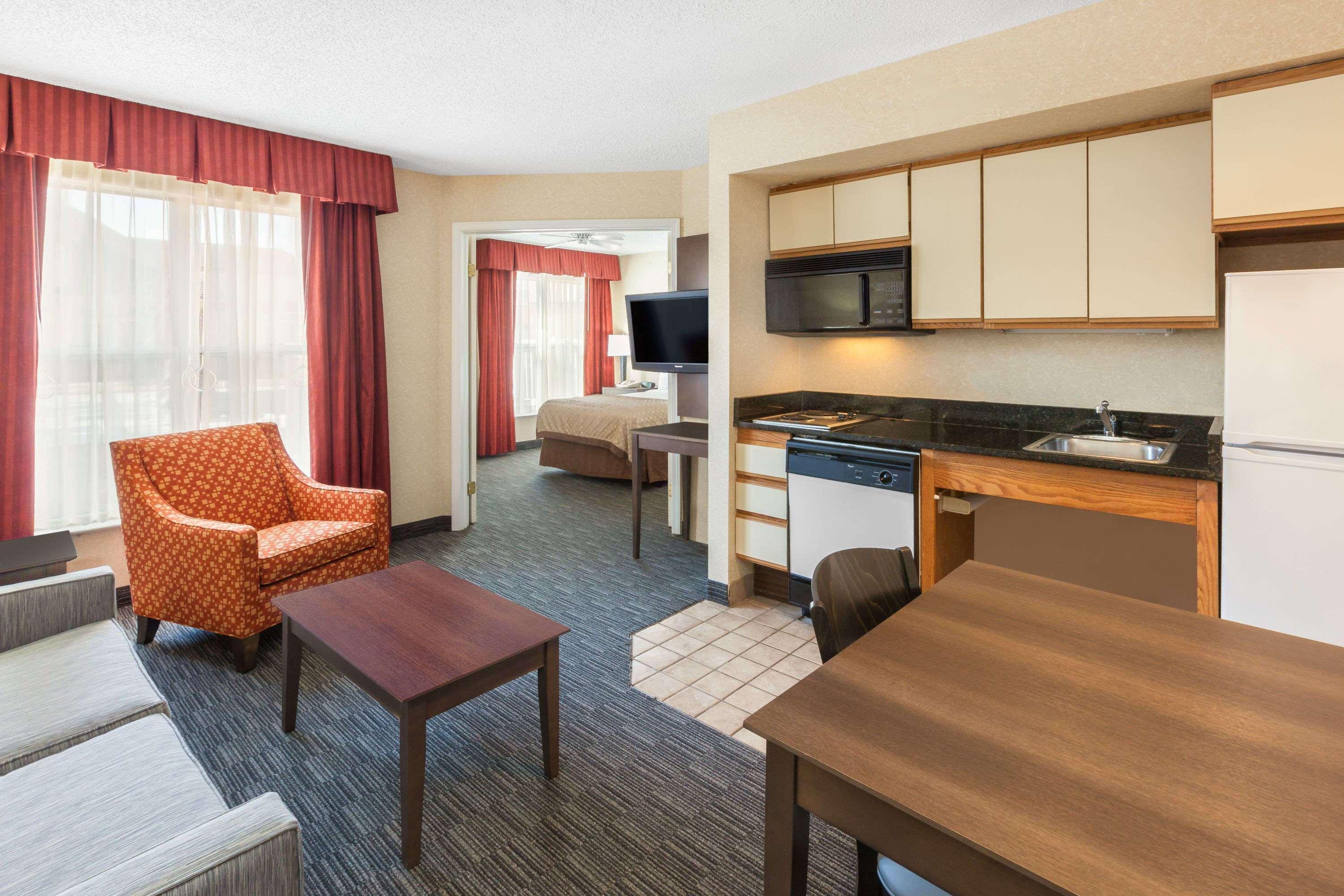 Affordable Suites Of America Detroit-وارين المظهر الخارجي الصورة