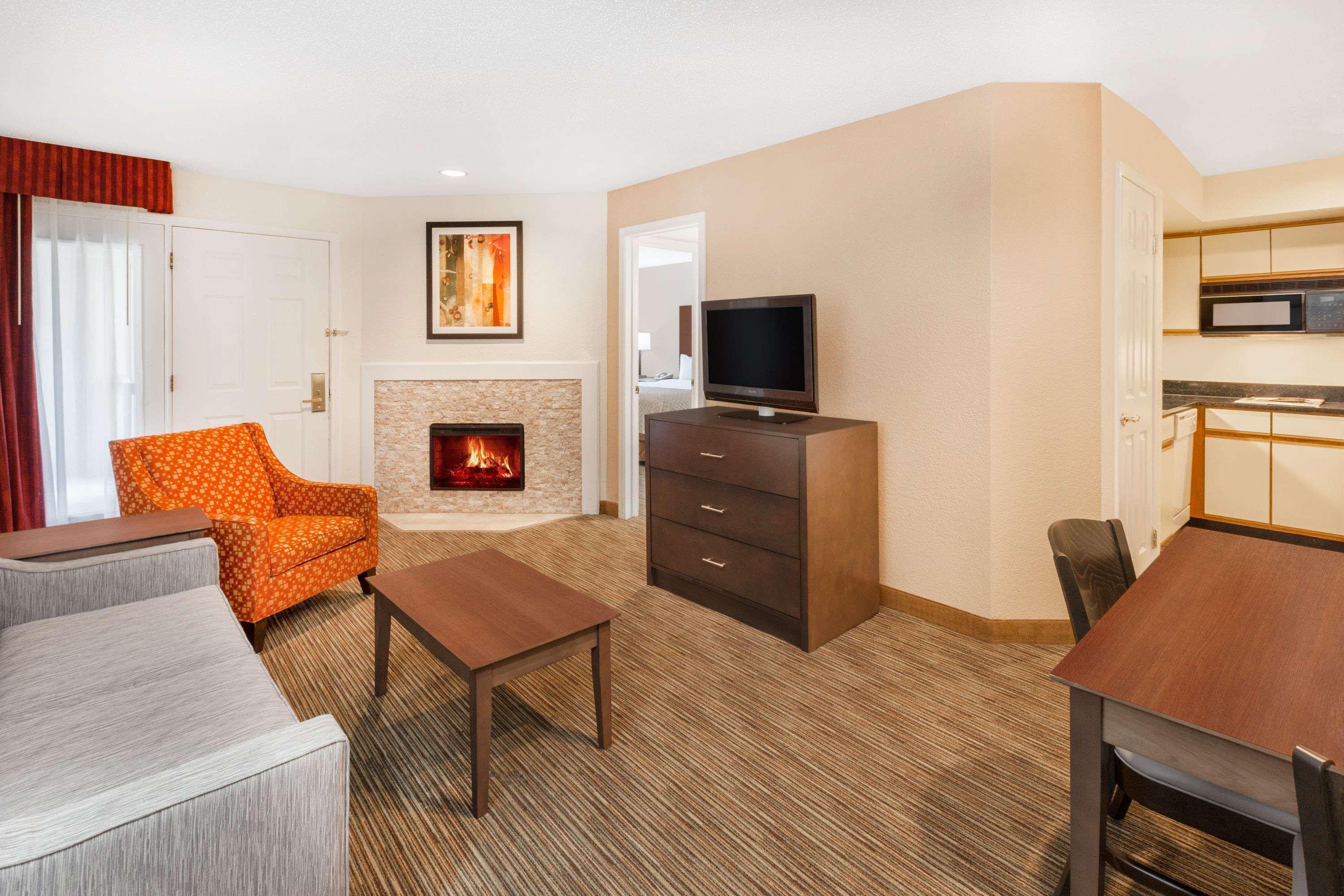 Affordable Suites Of America Detroit-وارين المظهر الخارجي الصورة