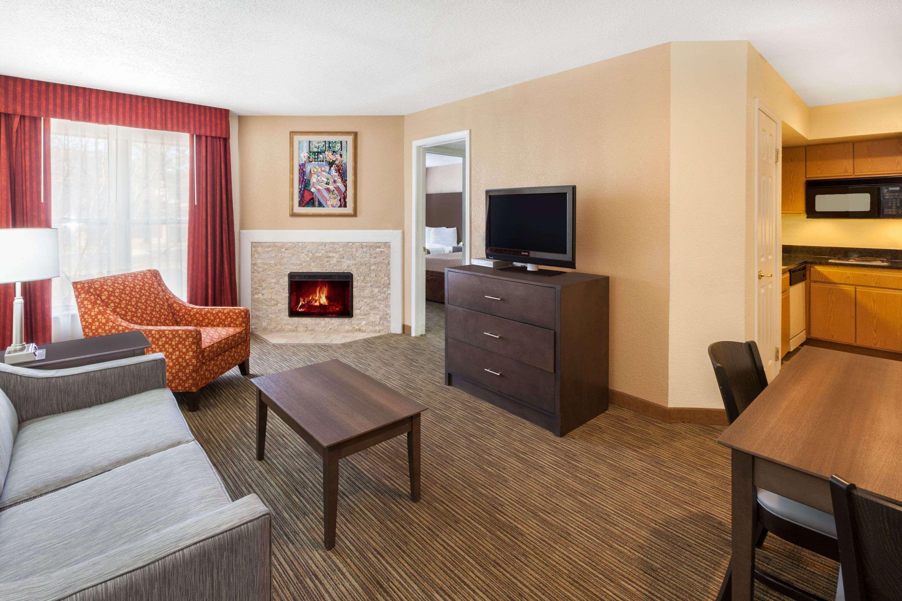 Affordable Suites Of America Detroit-وارين المظهر الخارجي الصورة