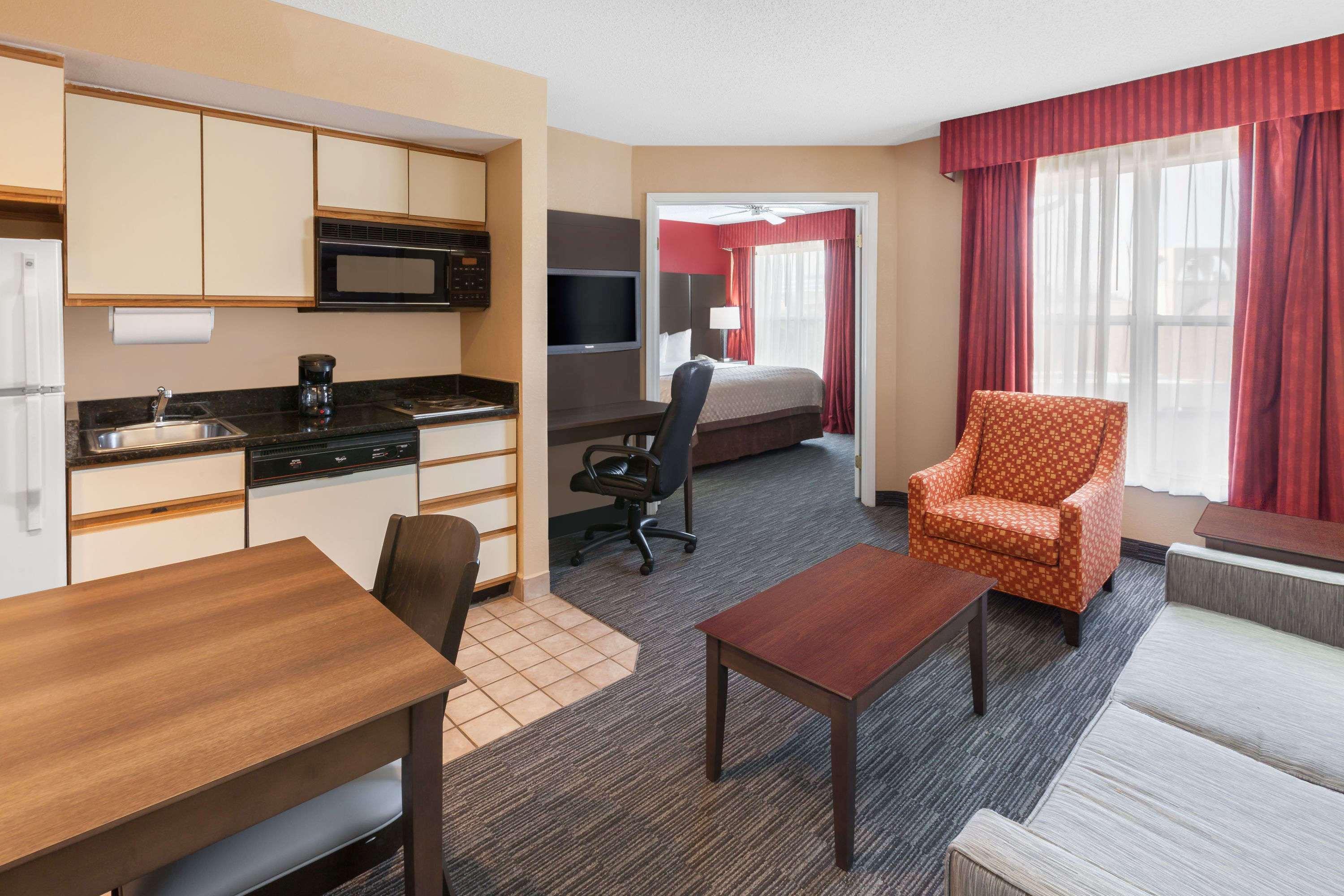 Affordable Suites Of America Detroit-وارين المظهر الخارجي الصورة